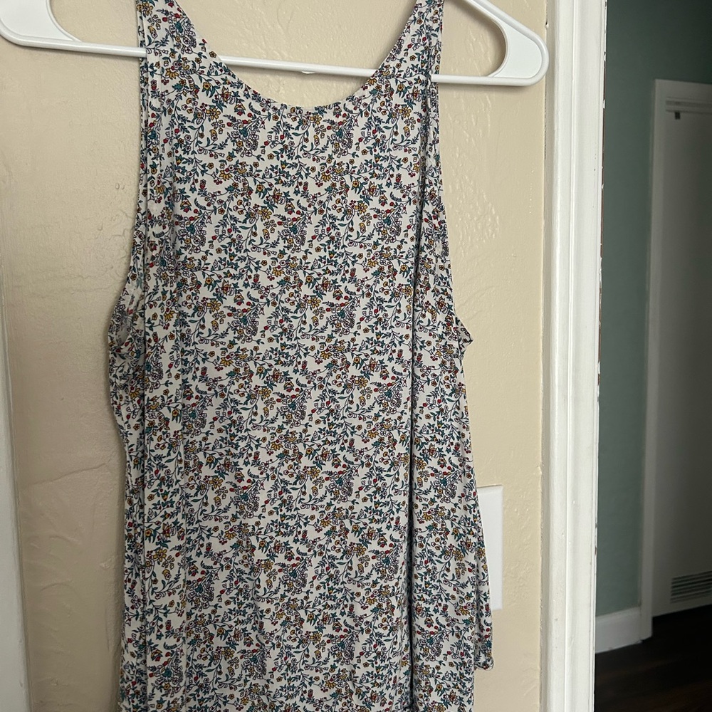 Old Navy Black and White Sleeveless Tank Top